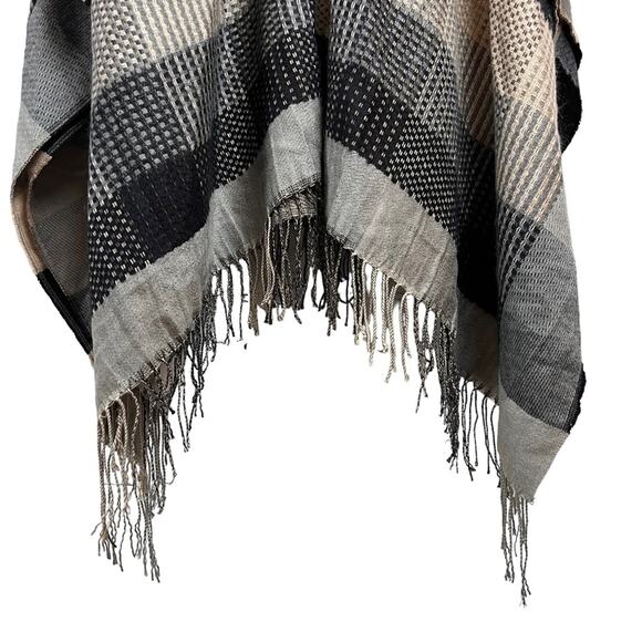 Collection 18 Women One Size Wrap Bohemian Tan Black Fringe Soft Winter Fall NEW - Picture 6 of 12